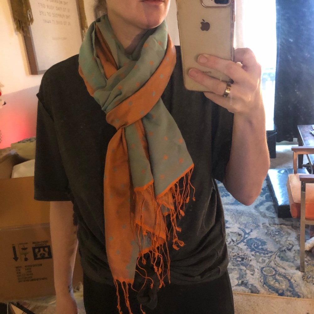 Reversible scarf